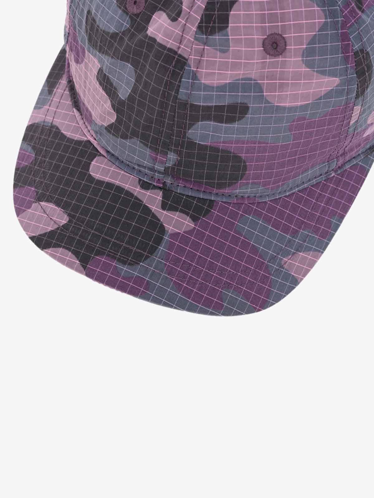 Edgy Spike-Embellished Sunglasses for Bold Fashionistas 