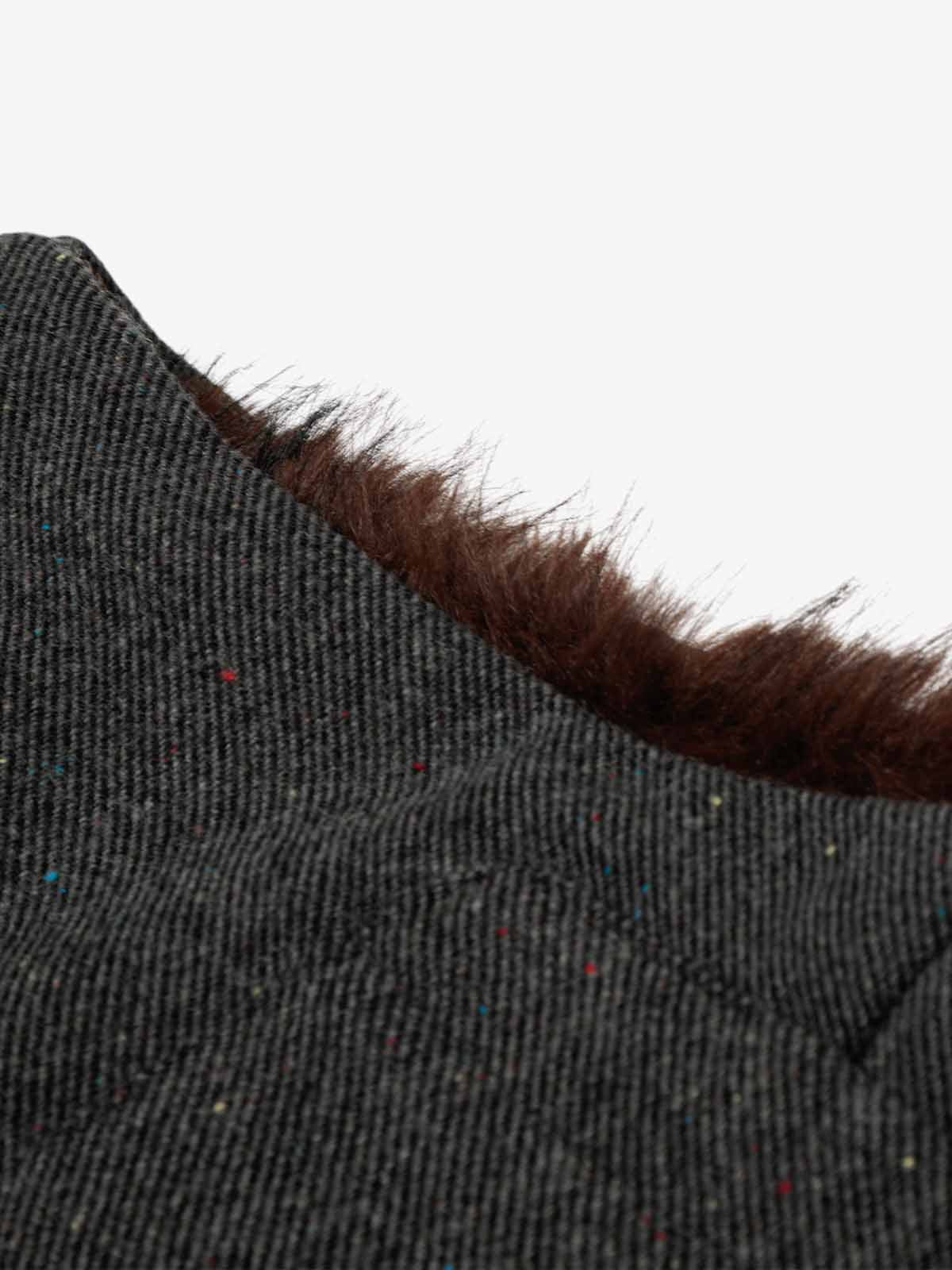 Warmth-Enhancing Faux Fur Collar Vest for Winter Outdoors 