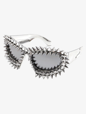 Edgy Spike-Embellished Sunglasses for Fashionistas 