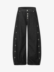 Dekonstruierte Scimitar-Jeans mit Knopfleiste