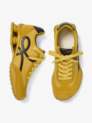 Sneakers in pelle scamosciata con ammortizzazione a molla