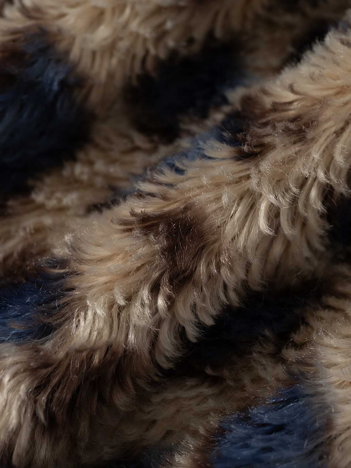 Warmth-Enhancing Faux Fur Collar Vest for Winter Outdoors 