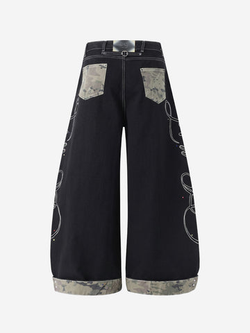 Jeans mit Camouflage-Patchwork, Strassstickerei und geradem Bein