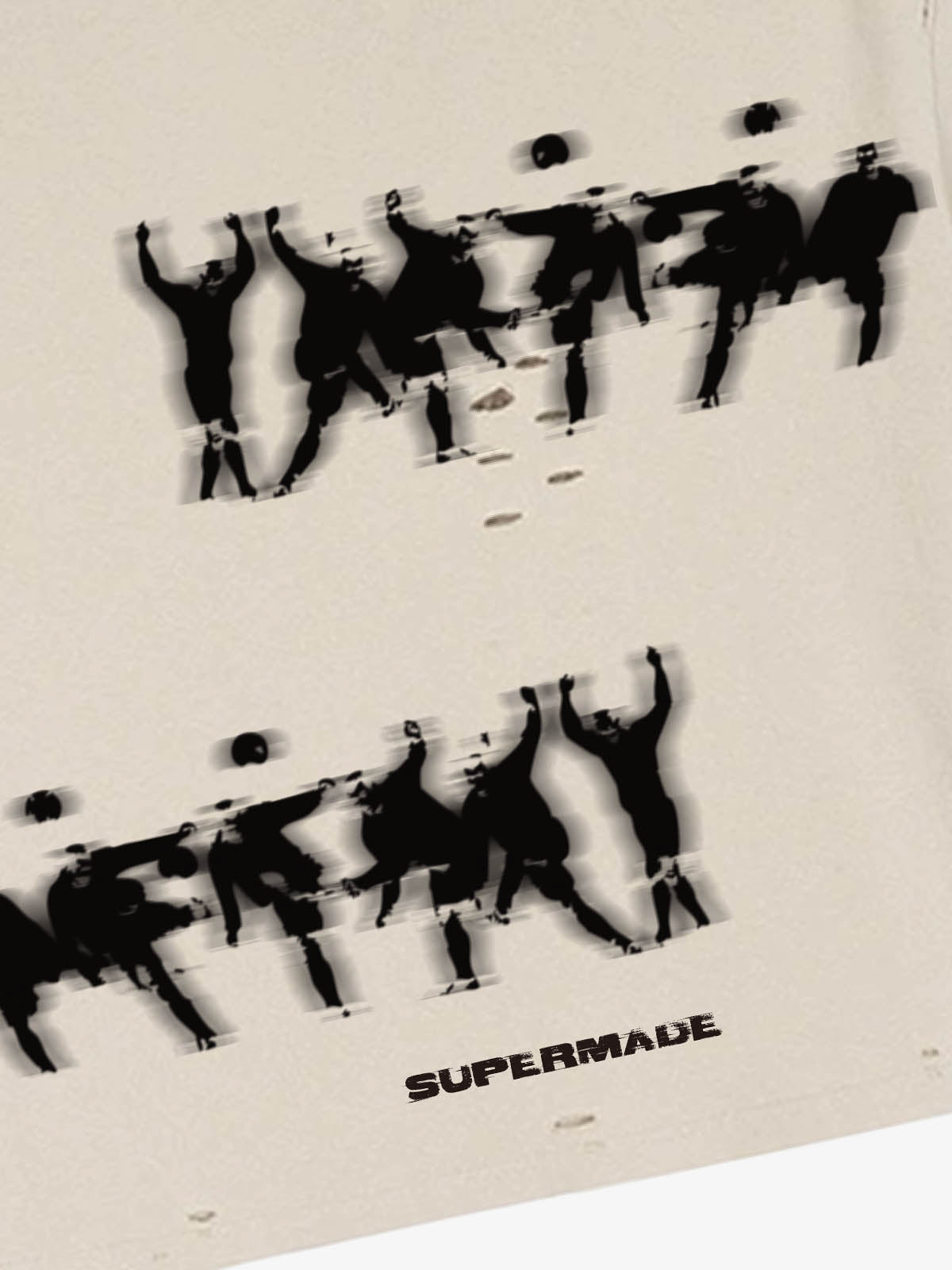 Short-sleeved Distressed T-shirt With A Football Kicking Scene And Blur Pattern Design 