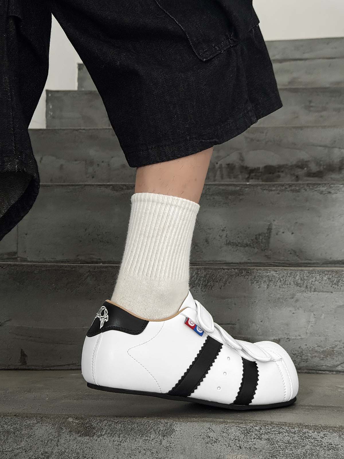 Stylish Velcro Strap Sneakers for Everyday Wear 