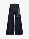 Dunkle Jeans mit Grafik und mehreren Knöpfen