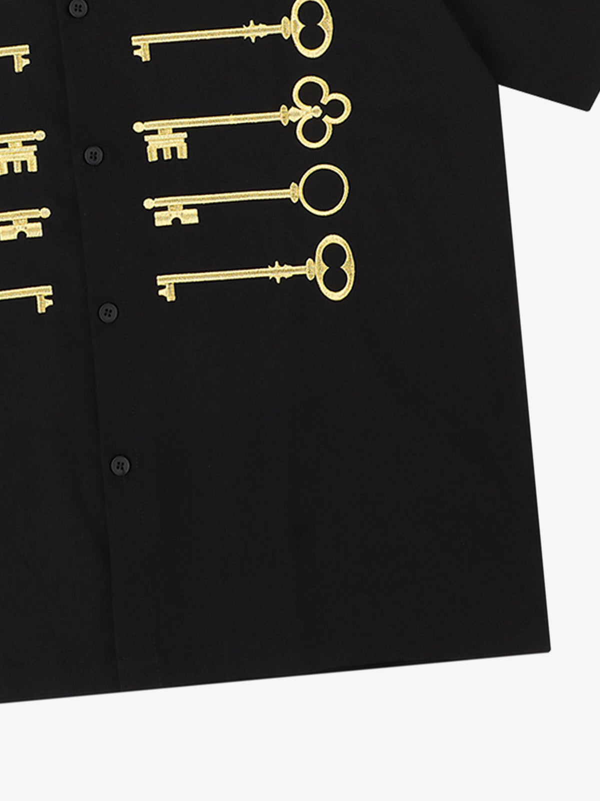Camisa negra de algodón con botones y motivo de llave bordado en dorado.