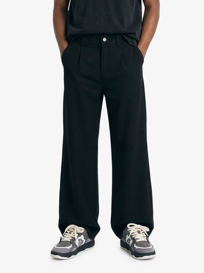 Minimalistisch drapierte, maßgeschneiderte Hose