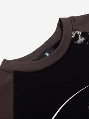 Maglietta a maniche lunghe con stampa leopardata e scritta grafica a patchwork.