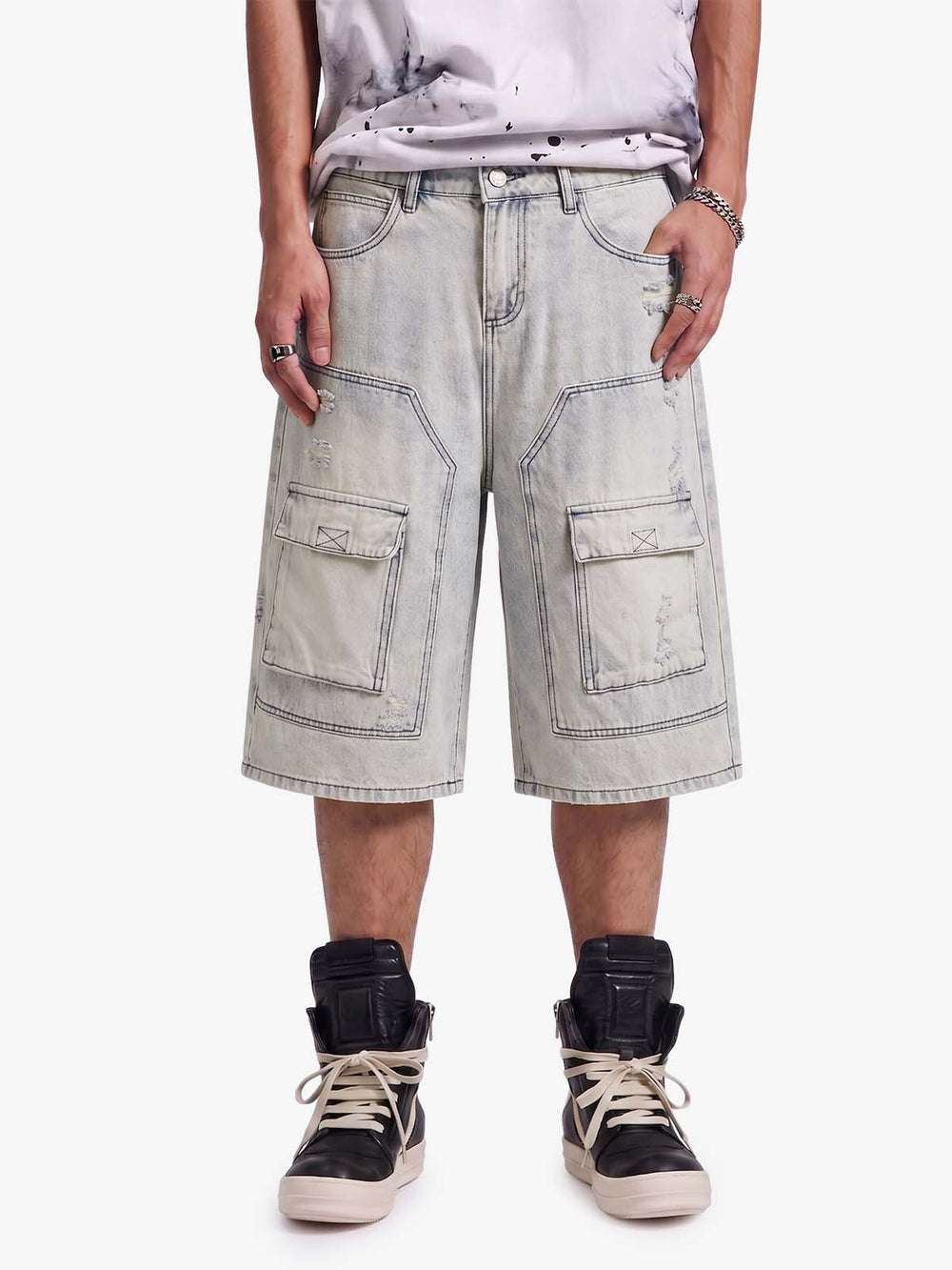 Pantalones cortos cargo de mezclilla desgastada
