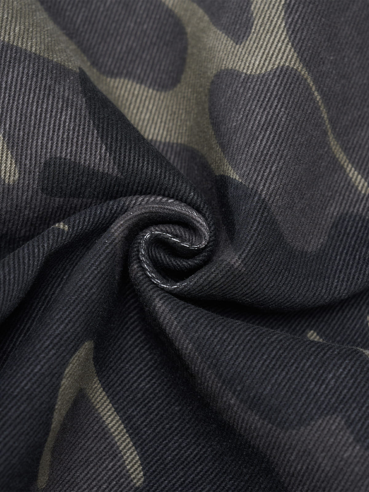 Camouflage Cargo Pants with Wide Leg Design for Versatile Wear 