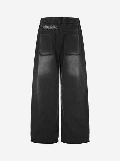 Gewaschene, bestickte Hose mit Ösen und Nieten