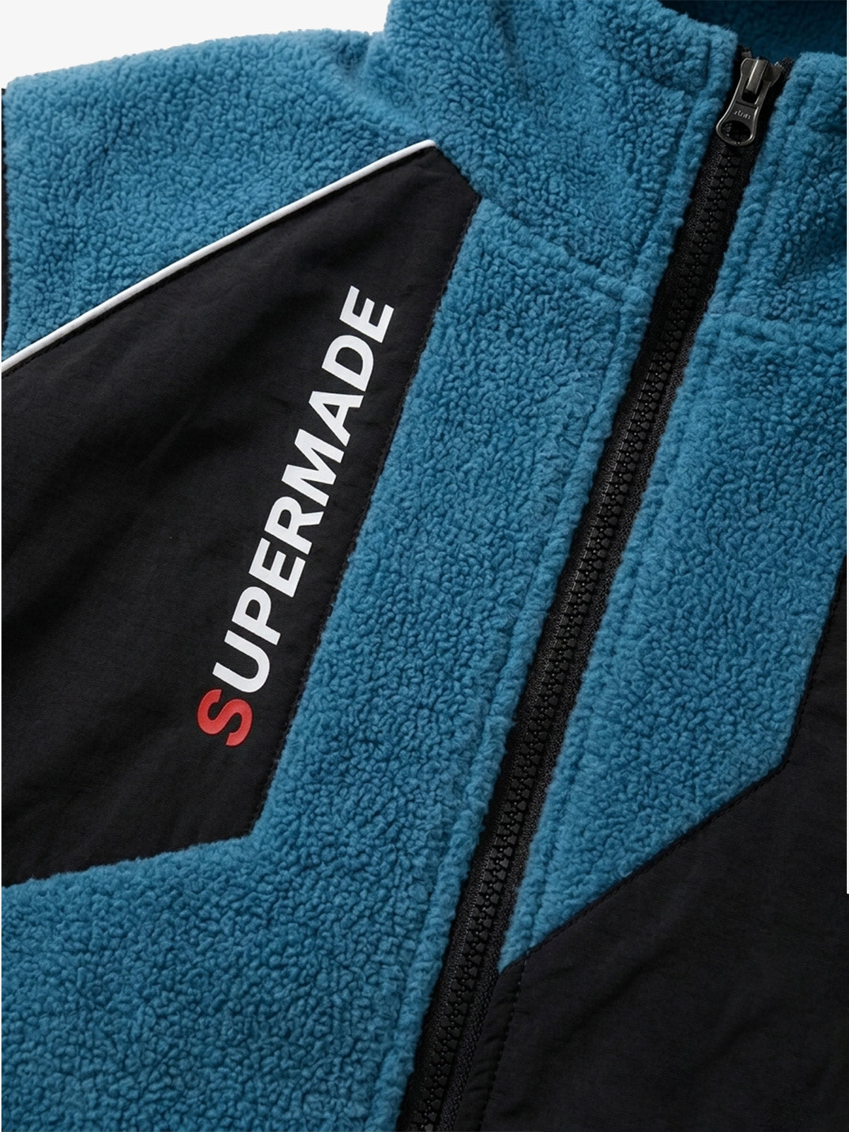 Chaqueta con capucha y cremallera, con paneles de sherpa en bloques de color