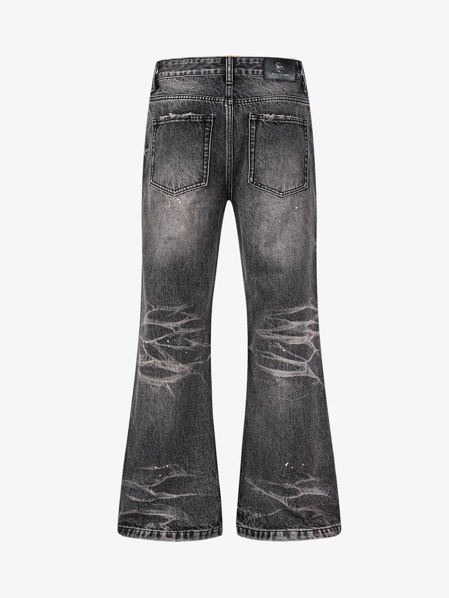 Bootcut-Jeans mit Whiskering und Paint-Splatter-Effekt