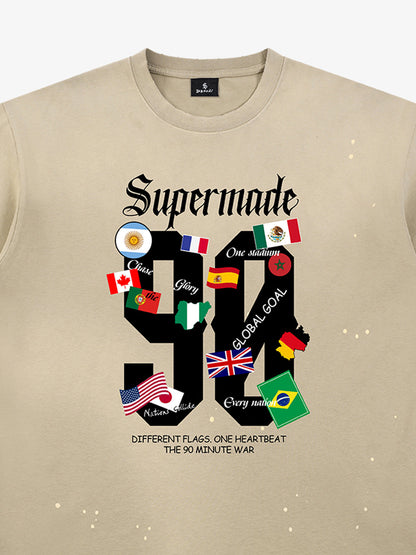 Unisex, washed and distressed short-sleeved T-shirt with a football-themed print pattern with the meaning of "90" minutes 