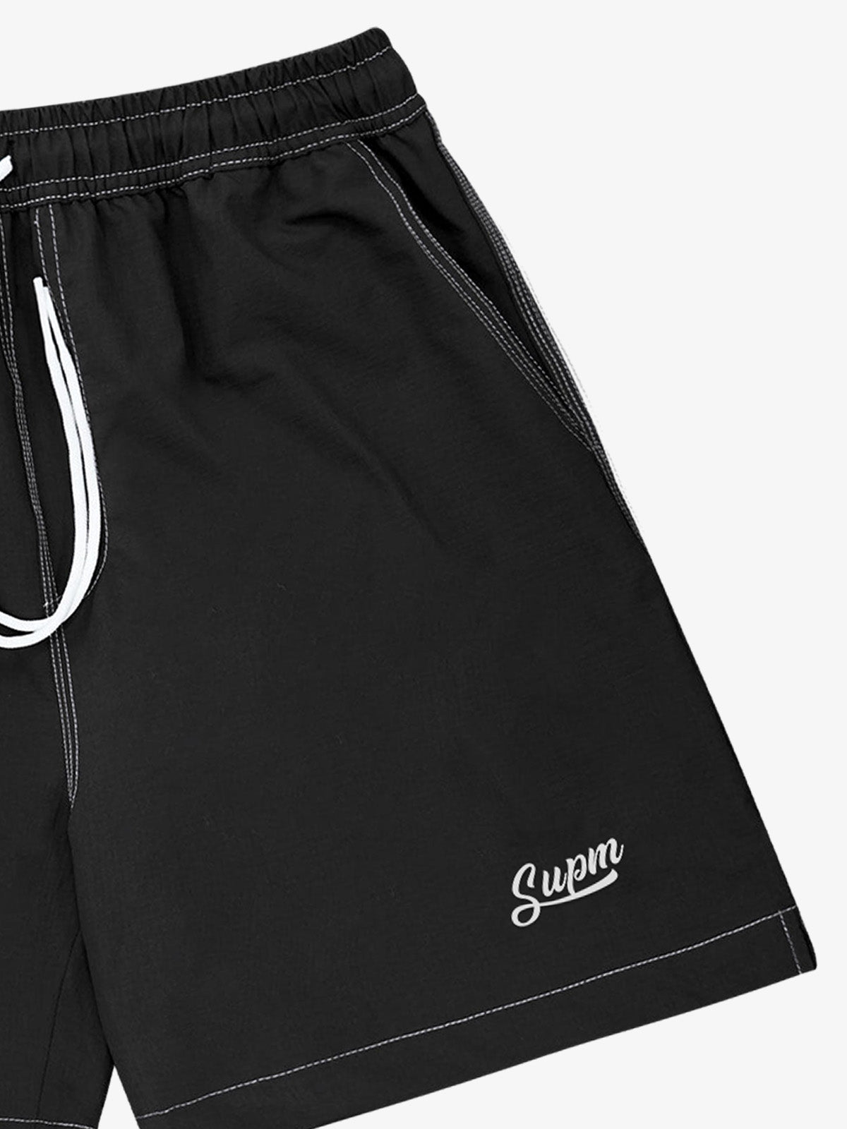Minimalistische Shorts mit Kontrastnähten und Kordelzug