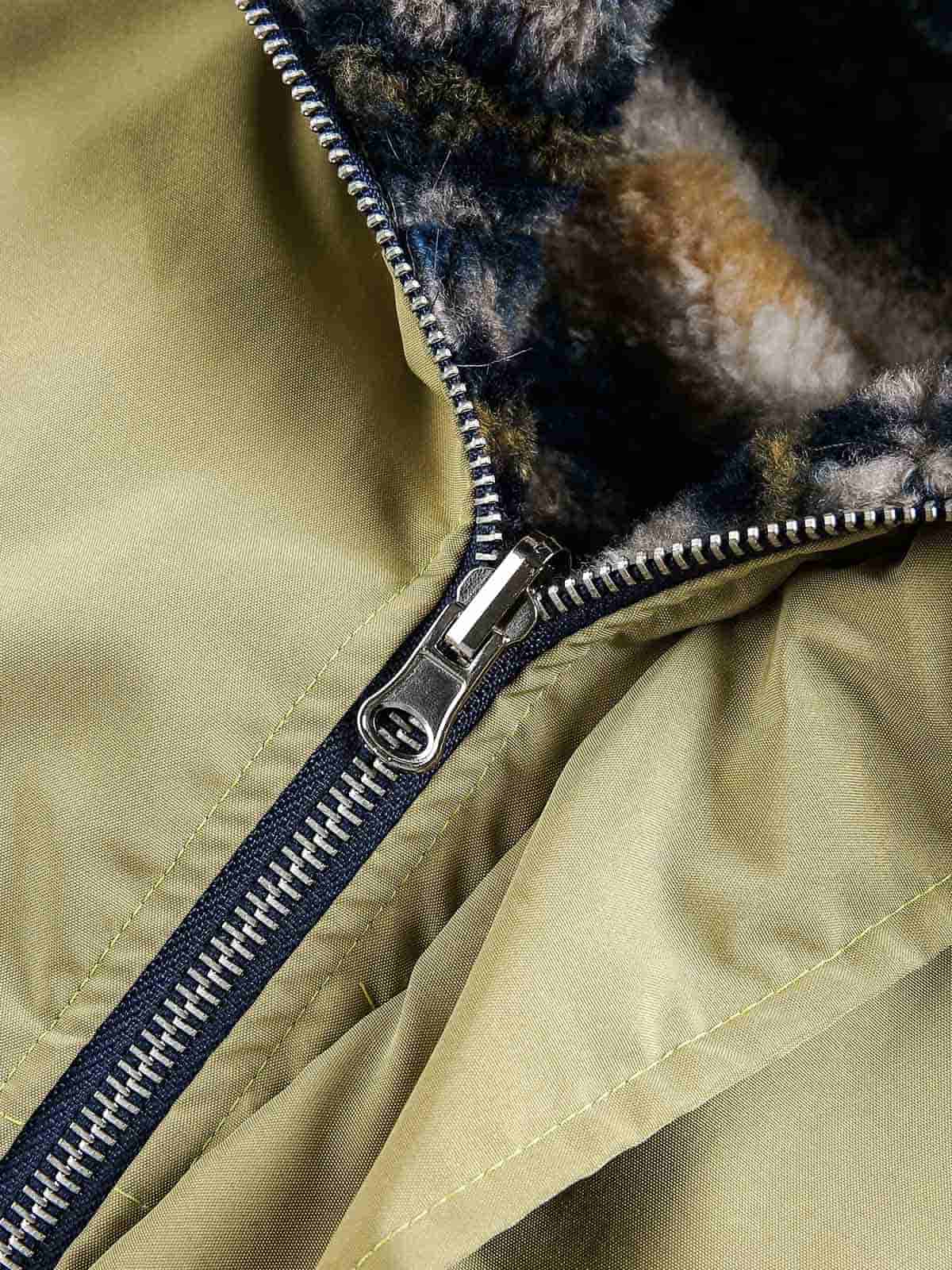 Winter Essential Faux Fur Trimmed Puffer Jacket with Arrow Buckle Design 