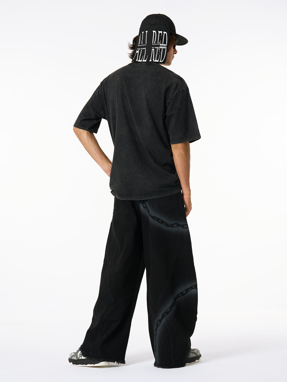 Chain Print Raw Edge Washed Wide-Leg Jeans 