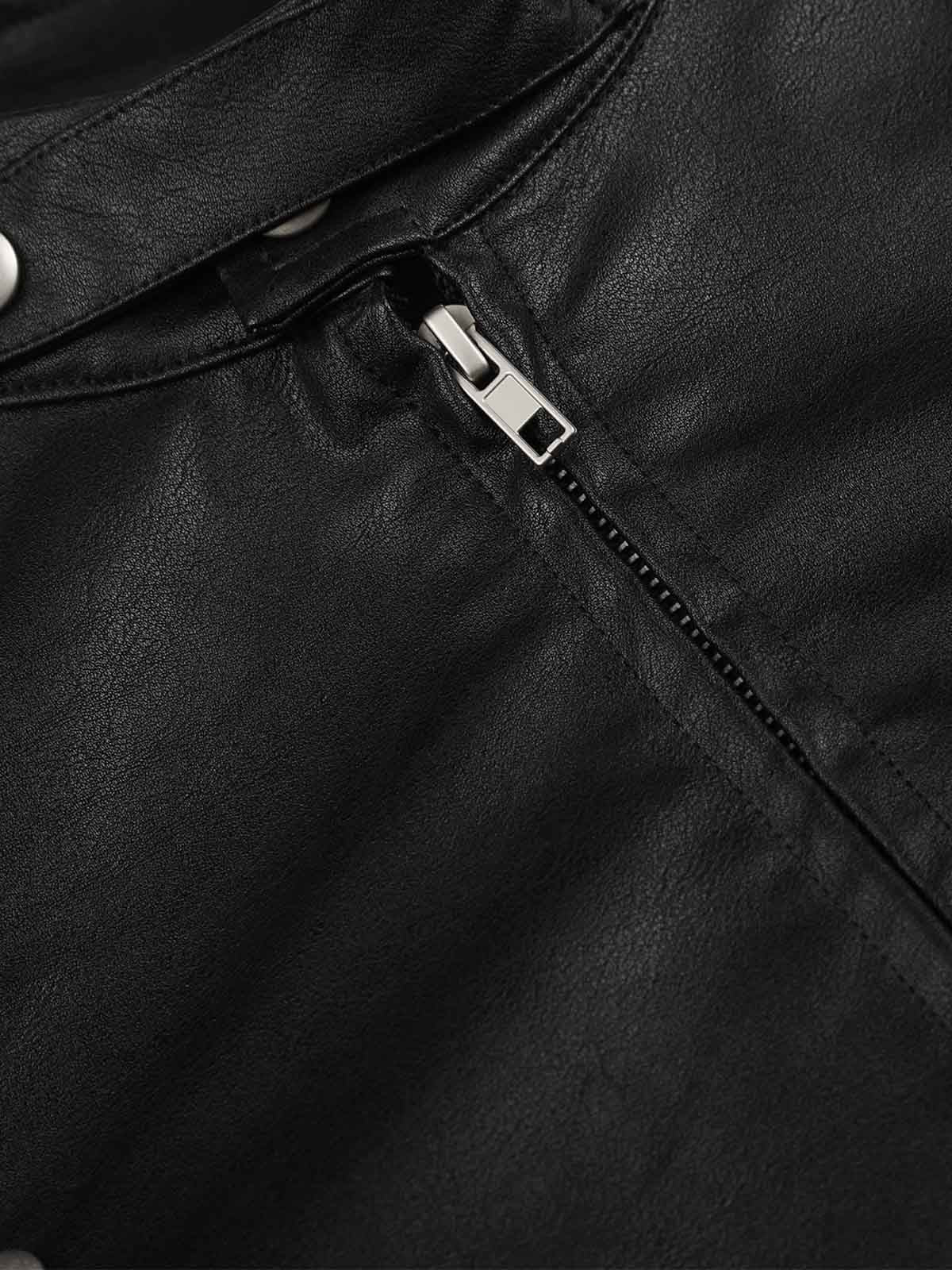 Lederjacke mit Nietenknöpfen