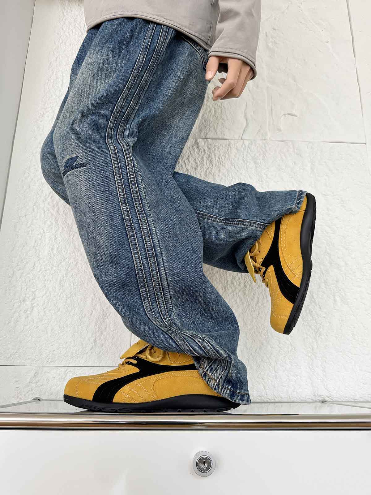 Stylish Yellow Casual Sneakers for Everyday Wear - Comfortable and Versatile Design 