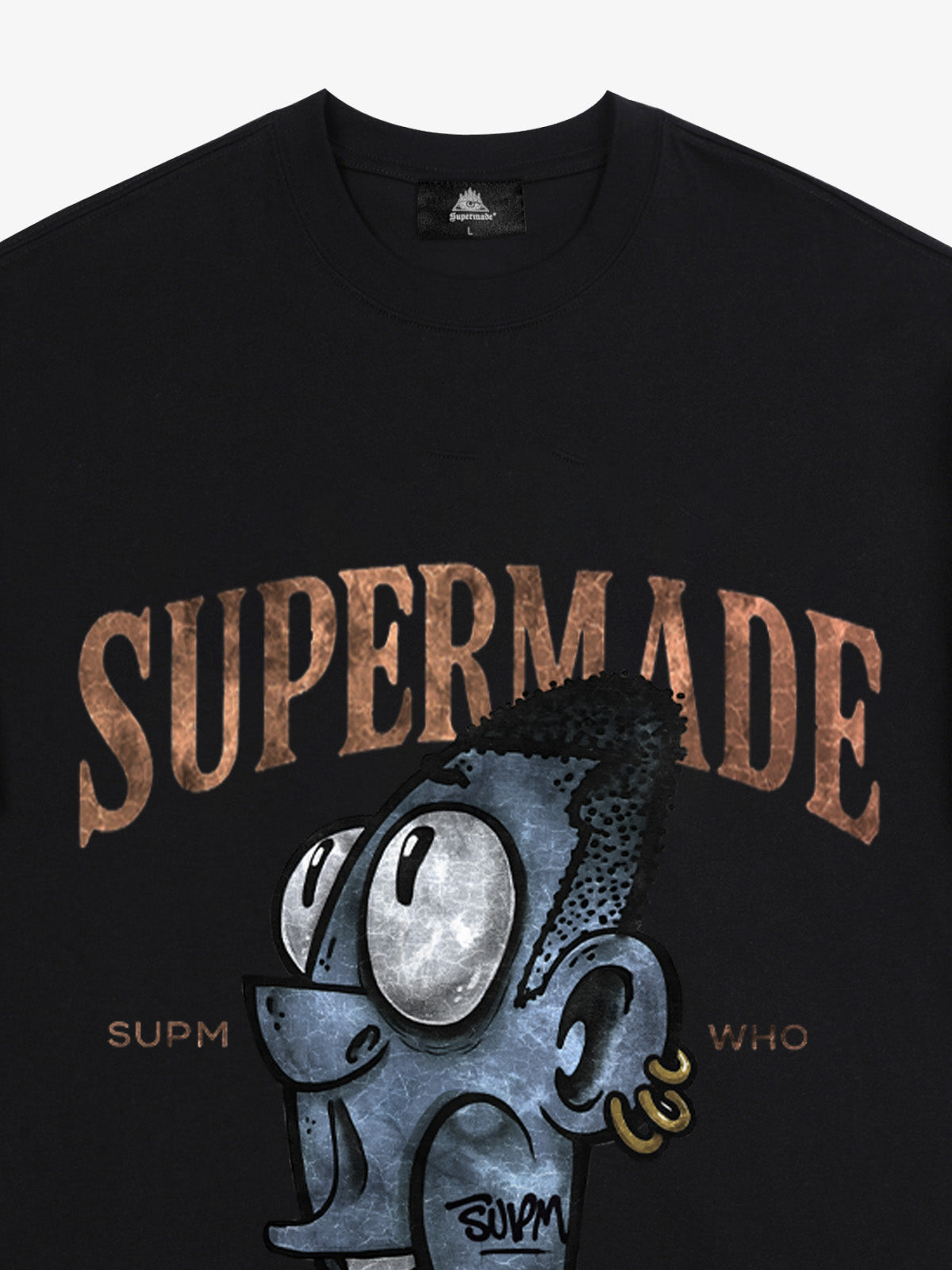 Graphic Print T-Shirt with Bold Artwork and Trendy Design 