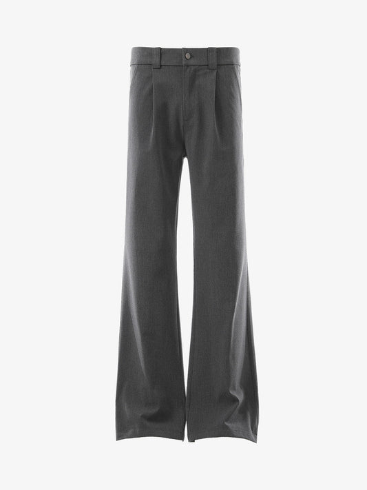 Pantaloni minimalisti drappeggiati e sartoriali