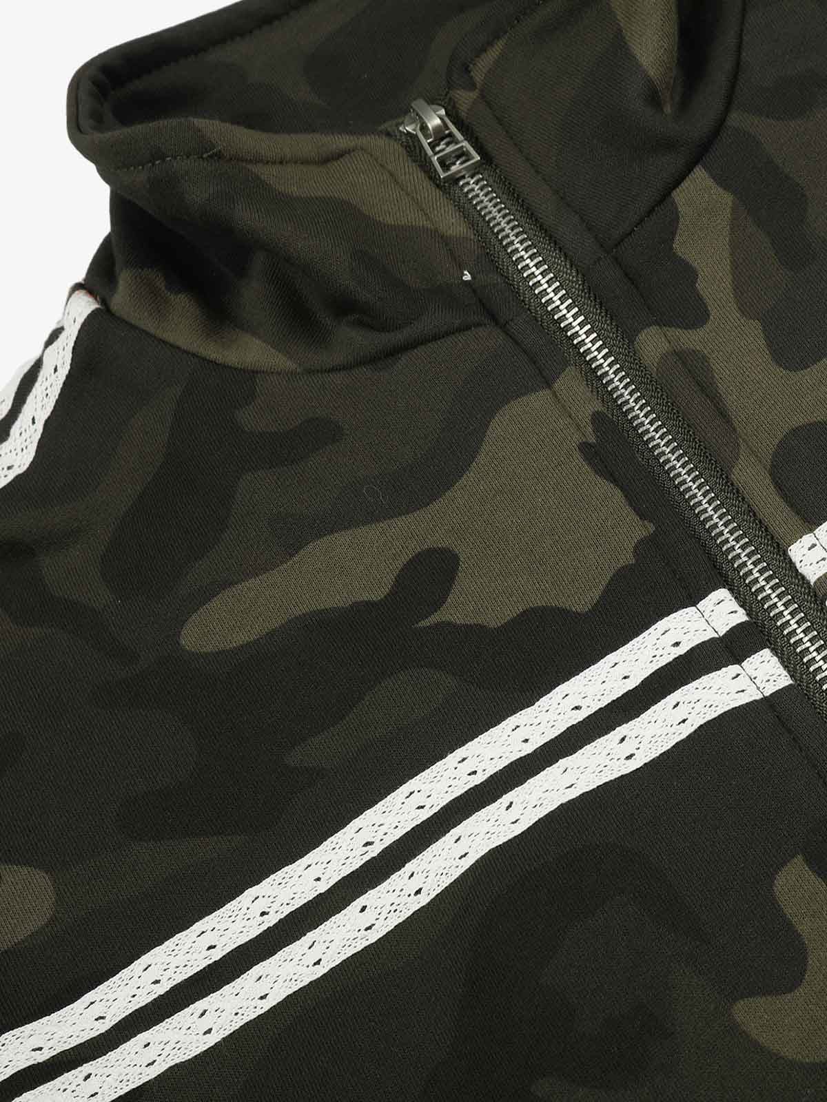 Kurze Jacke mit Camouflage-Tape-Details