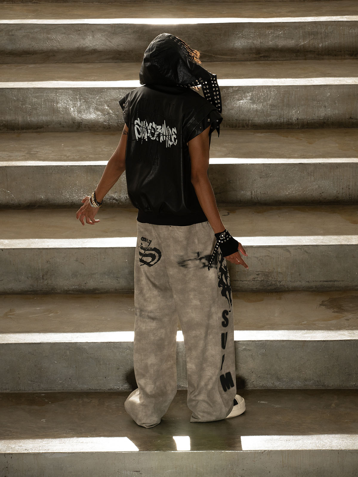 Thorn Destruction Frame Pattern Leather Vest 
