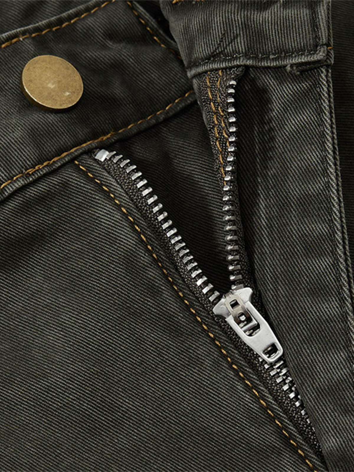 Retro punk style multi-pocket wide-leg cargo pants with rivet pleats and logo print design. 