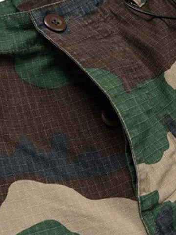 Vintage-Cargoshorts mit Camouflage-Muster und ausgefranstem Saum