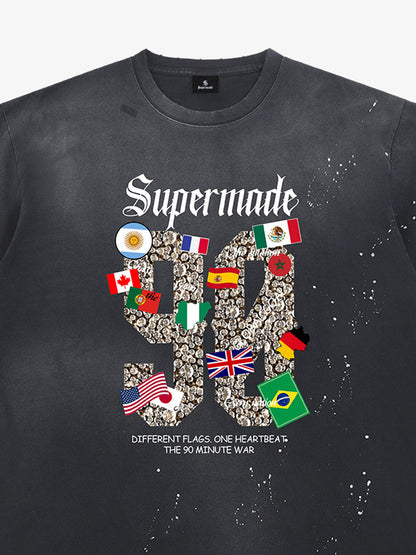 Unisex, washed and distressed short-sleeved T-shirt with a football-themed print pattern with the meaning of "90" minutes 