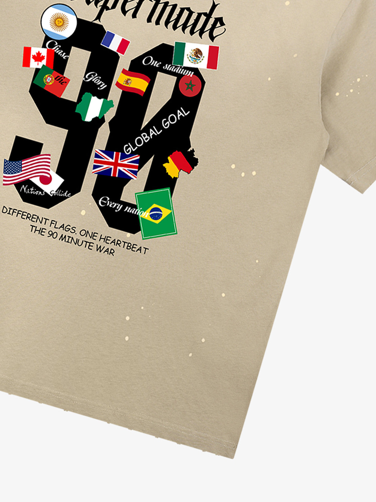 Unisex, washed and distressed short-sleeved T-shirt with a football-themed print pattern with the meaning of "90" minutes 