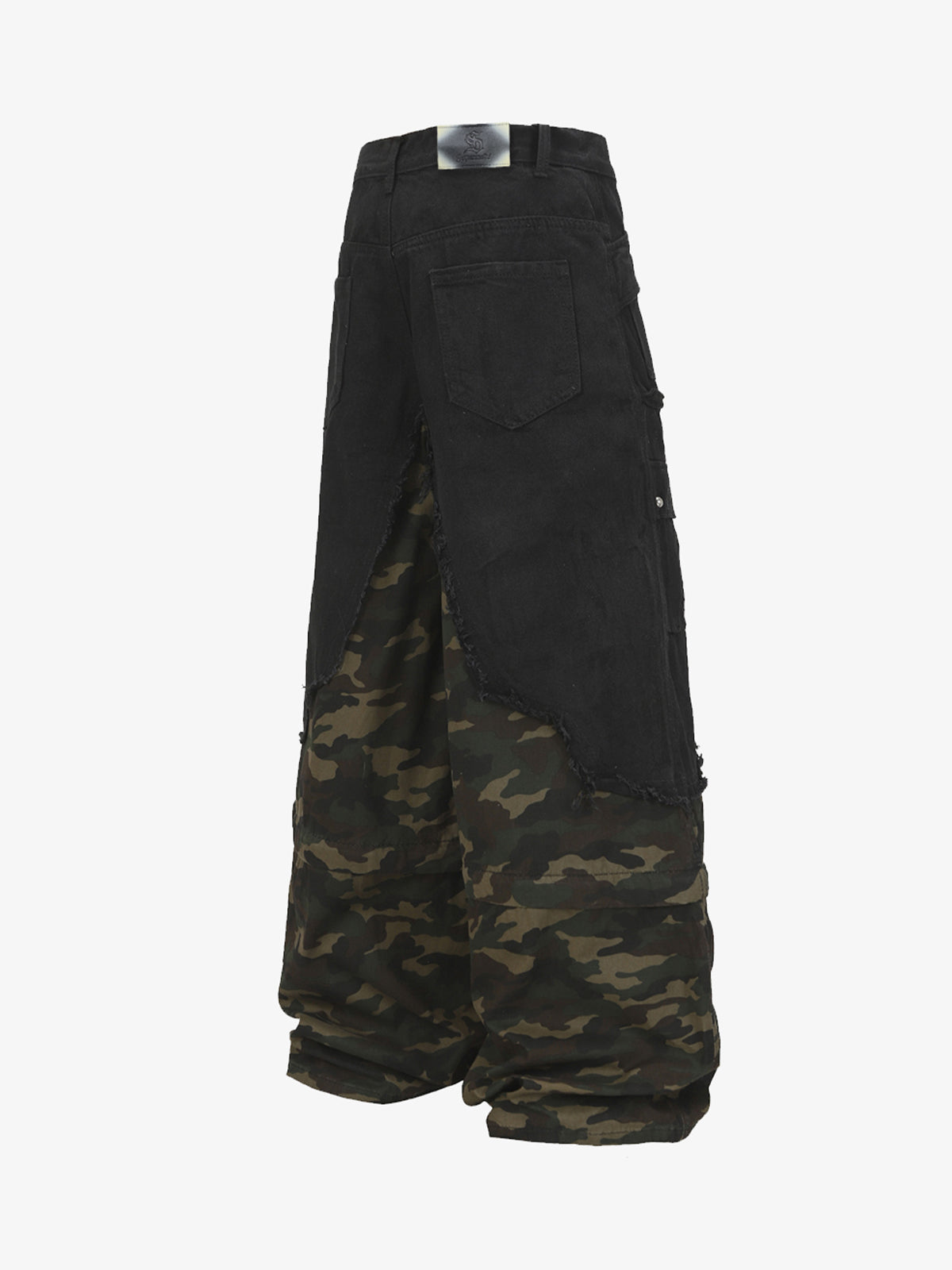 Camo-Contrast Cargo Shorts with Utility Pockets 