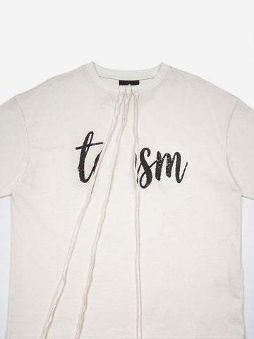 Camiseta minimalista con estampado de letras y panel asimétrico