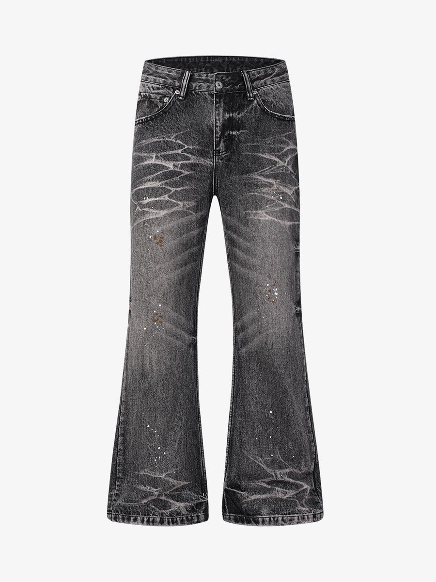 Bootcut-Jeans mit Whiskering und Paint-Splatter-Effekt