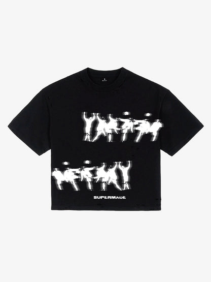 Short-sleeved Distressed T-shirt With A Football Kicking Scene And Blur Pattern Design 