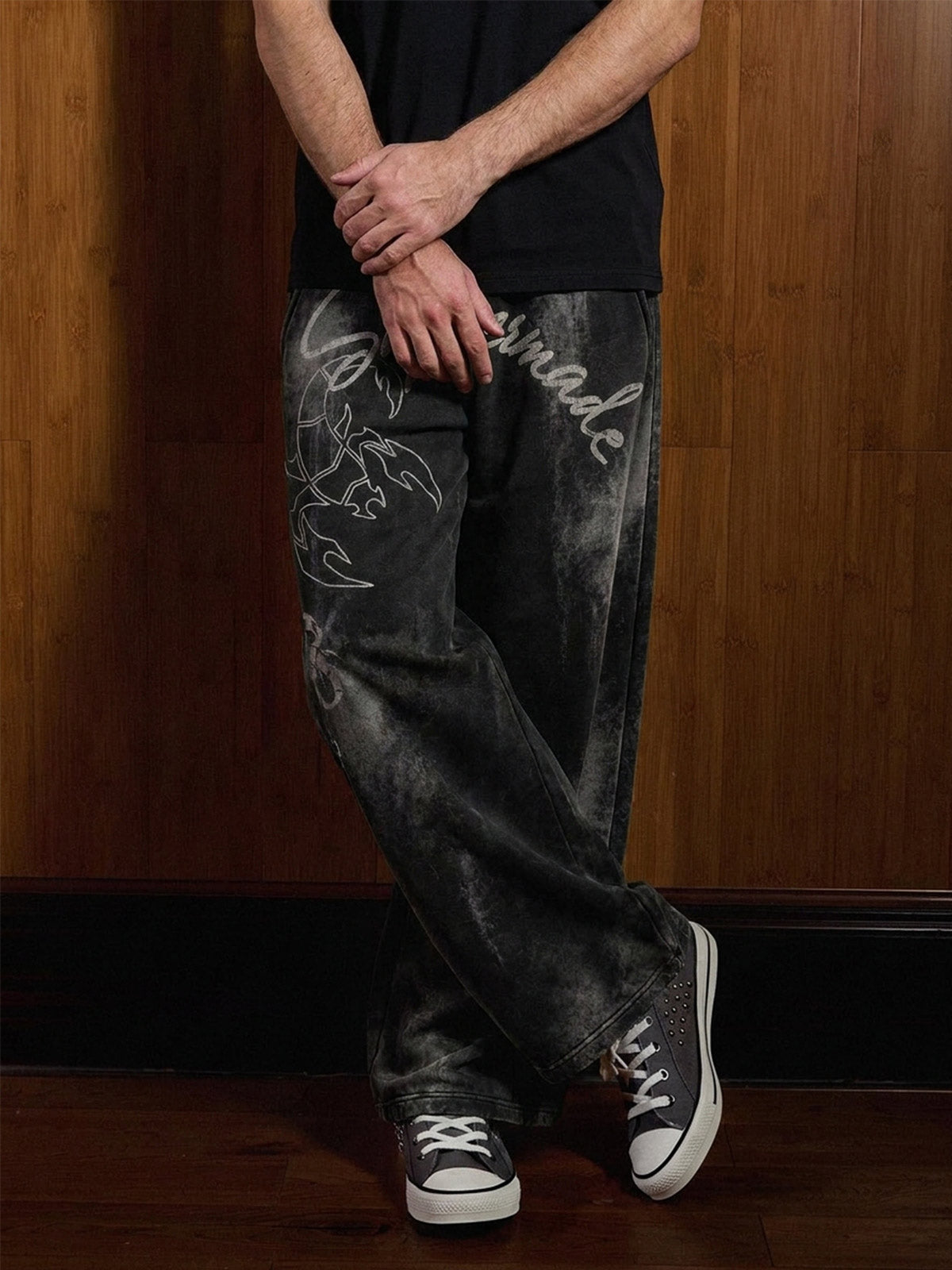 Pantalon de survêtement délavé à jambes larges, avec imprimé graphique scorpion et effet pulvérisé