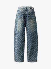 Jeans mit Allover-Buchstabengrafik im Used-Look