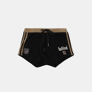 Sportliche Shorts mit Y2K-Grafikstreifen