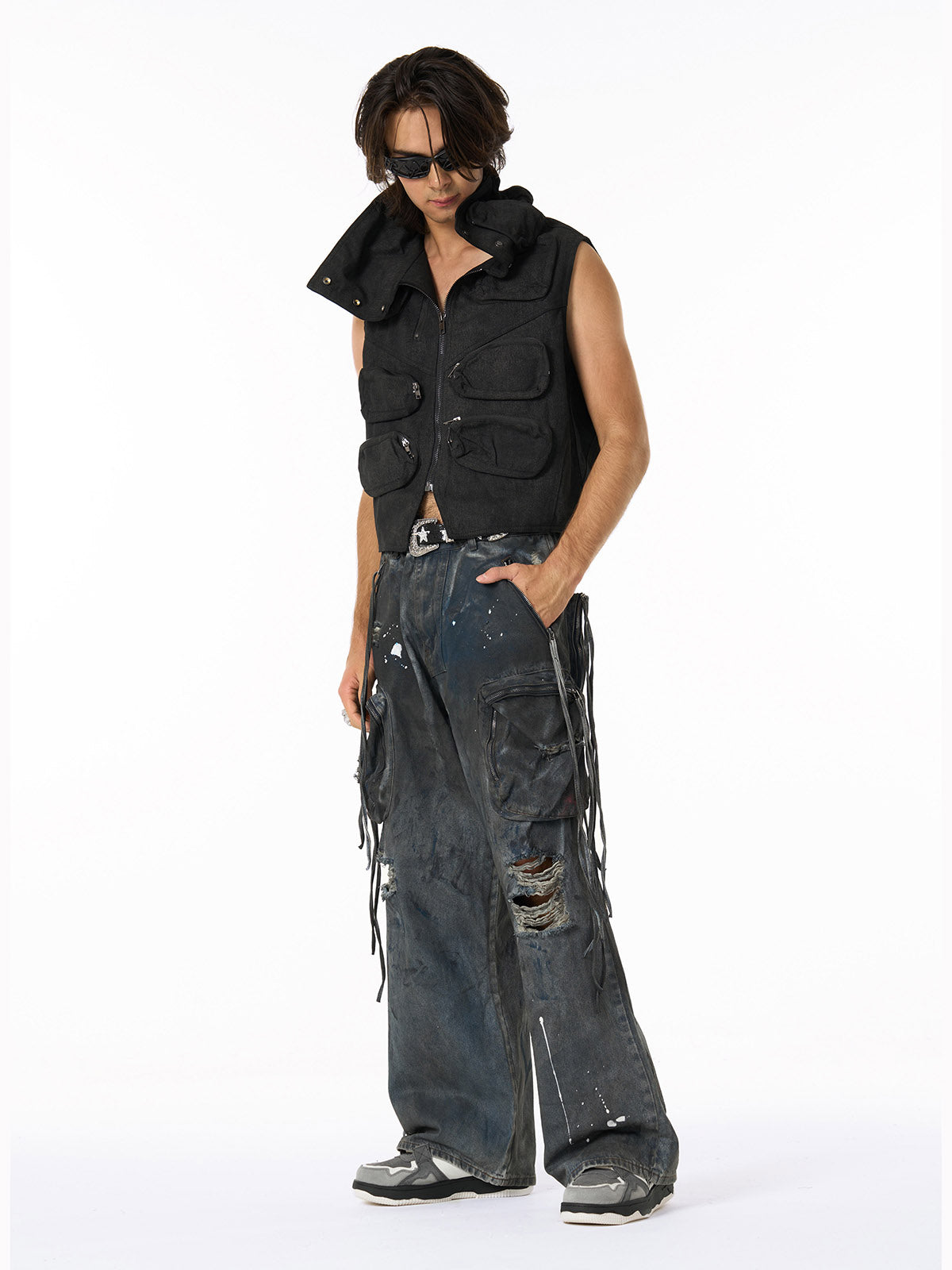 Distressed Cargo Denim Pants with Star Belt - Perfect for Edgy Street Style 