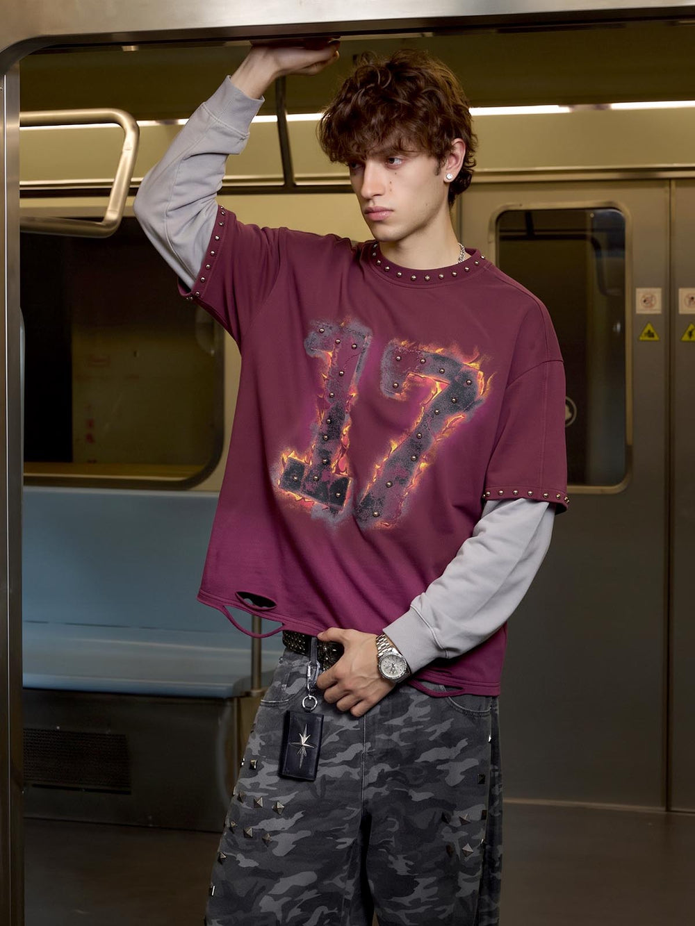 Langarmshirt mit Flammenmuster, Nieten und Used-Look-Patchwork-Design