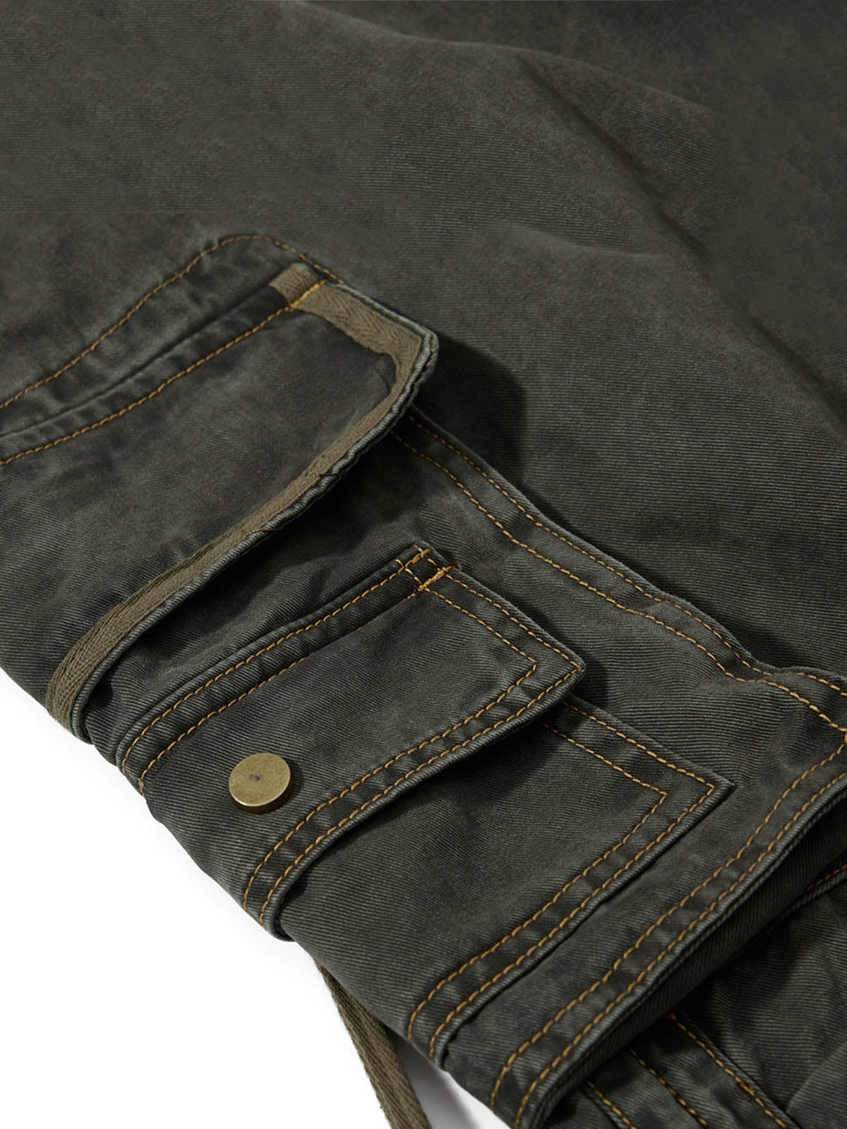 Retro punk style multi-pocket wide-leg cargo pants with rivet pleats and logo print design. 