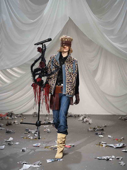 Warmth-Enhancing Faux Fur Collar Vest for Winter Outdoors 