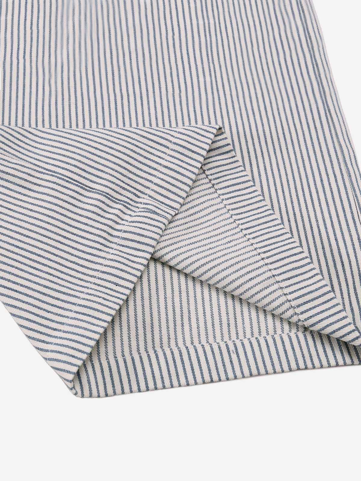 Pantaloncini a gamba larga a righe sottili con pieghe