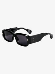 Goldene, mit Nieten besetzte quadratische Sonnenbrille mit UV-Schutz