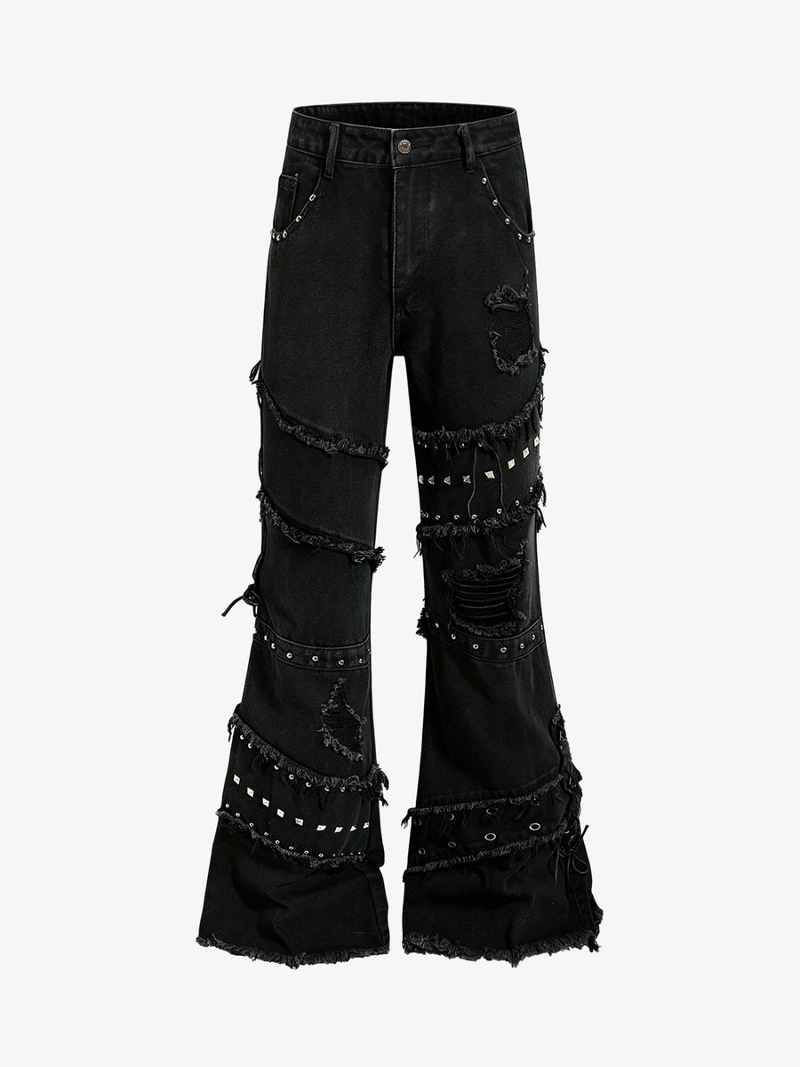 Ausgestellte Jeans mit Nieten und Used-Look