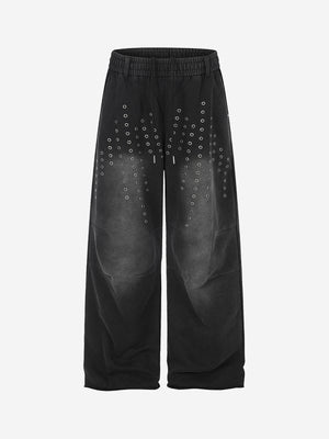 Gewaschene, bestickte Hose mit Ösen und Nieten