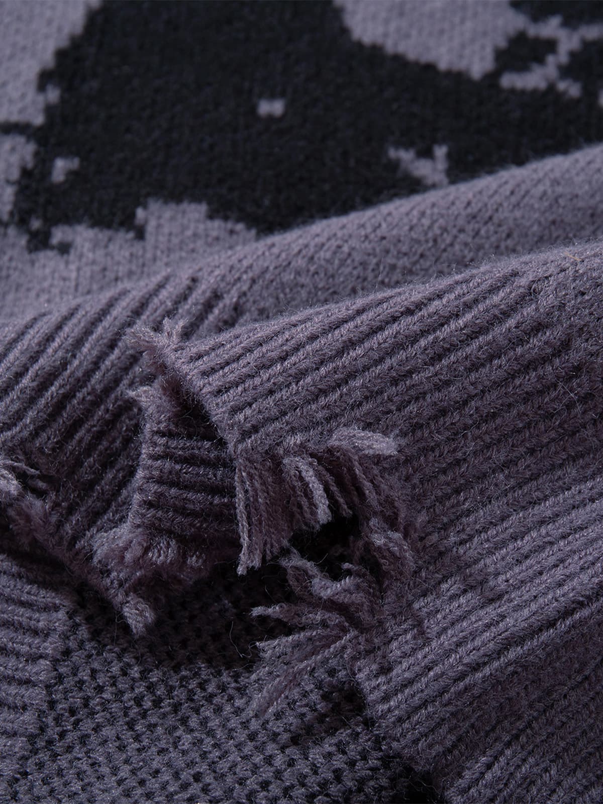 Skull Pattern Knit Sweater - Trendy and Cozy for Casual Wear 