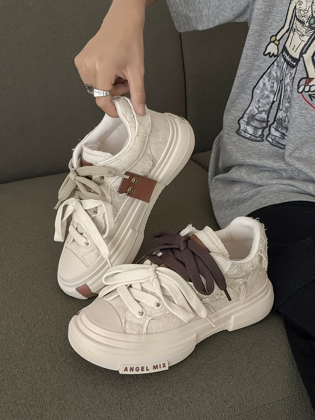 Stylish Chunky Sneakers with Dual Shoelaces for Everyday Wear 