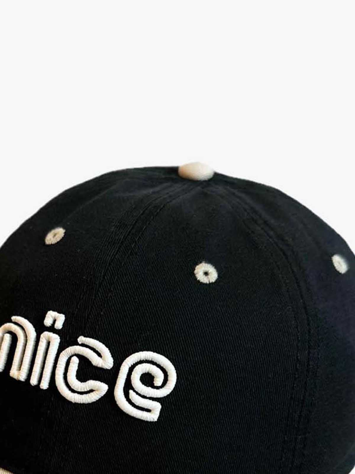 Casquette de baseball à lettres colorées